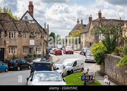 Vue sur West Street à lacock, Wiltshire, Royaume-Uni, le 6 juillet 2021 Banque D'Images