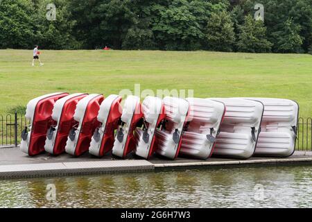 Bateaux à l'étang de canotage à London greenwich Park, Angleterre, Royaume-Uni Banque D'Images