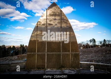 Abandonné le monument chrétien sur le campus original d'une école catholique appelée Mount Saint Vincent University bruni en 1951 Banque D'Images