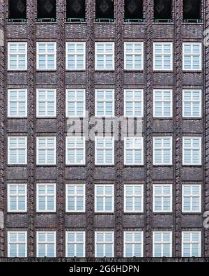 Détail des fenêtres du bâtiment de Chilehaus - Hambourg, Allemagne Banque D'Images