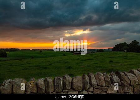 Coucher de soleil en Angleterre, Robin des Bois grève dans Peak District Banque D'Images