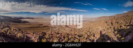 Village de Puerto Chuvica, situé près de la plaine de sel de Salar de Uyuni en Bolivie. Banque D'Images