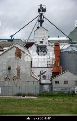 Three Hills (Alberta) - le 4 juillet 2021 : silo à grain abandonné à Three Hills. Banque D'Images