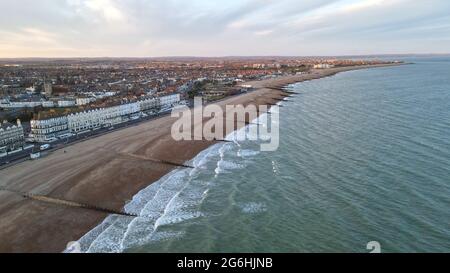 Eastbourne Pier and Town at Sunset Sussex UK vue aérienne 4K Eastbourne Town at Sunset Sussex UK vue aérienne Banque D'Images