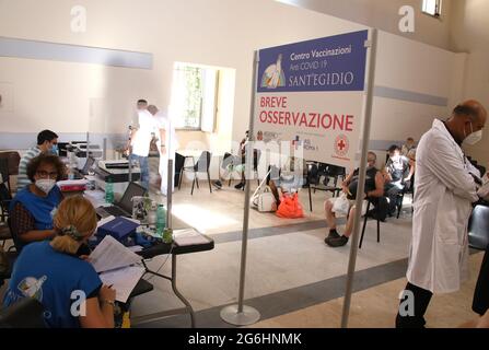 Rome, Italie. 06e juillet 2021. Rome, inauguration du nouveau centre de vaccination à la Communauté de Sant 'Egidio pour les fragiles et les sans-abri dans la capitale. Photo : crédit : Agence photo indépendante/Alamy Live News Banque D'Images