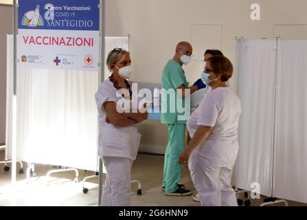 Rome, Italie. 06e juillet 2021. Rome, inauguration du nouveau centre de vaccination à la Communauté de Sant 'Egidio pour les fragiles et les sans-abri dans la capitale. Photo : crédit : Agence photo indépendante/Alamy Live News Banque D'Images