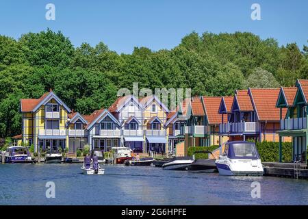 Ferienpark Rheinsberger Hafendorf, Rheinsberg, Landkreis Ostprignitz-Ruppin, Brandebourg, Allemagne Banque D'Images