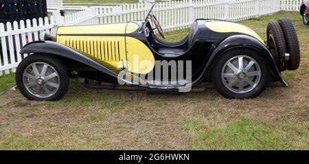 Vue latérale d'un 1932, Bugatti Type 55, exposé au salon de l'auto de Londres 2021 Banque D'Images
