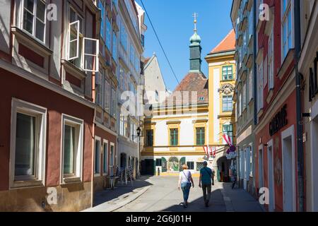 Wien, Vienne: Alley Schönlaterngasse avec Basiliskenhaus (maison Basilisk) (à droite), chapelle Saint-Bernhard en 01. Vieille ville, Vienne, Autriche Banque D'Images