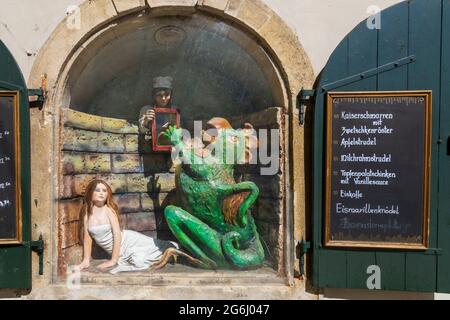 Wien, Vienne: Basilisk en fenêtre d'un restaurant, allée Schönlaterngasse avec Basiliskenhaus (maison Basilisk) en 01. Vieille ville, Vienne, Autriche Banque D'Images