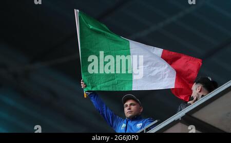 FAN ITALIEN AVEC DRAPEAU, ITALIE V ESPAGNE, 2021 Banque D'Images