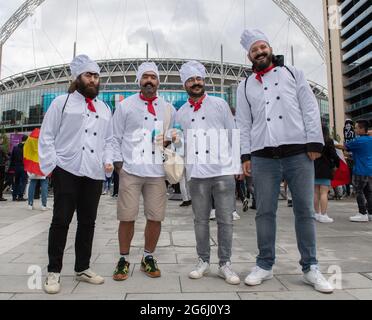 Londres, Royaume-Uni. 06e juillet 2021. Supporters de football devant l'Italie contre l'Espagne Euro 2020 semi-finale au stade Wembley, Londres, Angleterre, le 6 juillet 2021. Photo par Andrew Aleksiejczuk/Prime Media Images. Crédit : Prime Media Images/Alamy Live News Banque D'Images