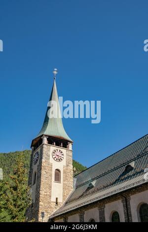 La Tour emblématique de la Pfarrkirche Saint Maurice - église catholique de Saint Maurice, Suisse Banque D'Images