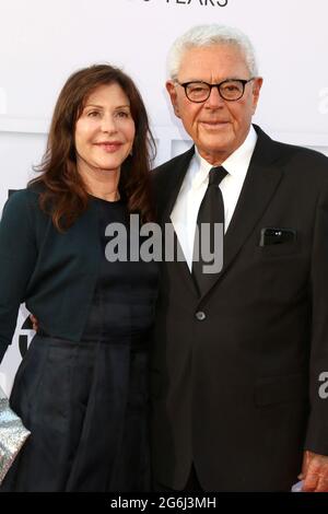 8 juin 2017 - Los Angeles, CA, Etats-Unis - LOS ANGELES - 8 JUIN : Lauren Shuler donner, Richard donner au prix d'excellence pour la vie de l'American film Institute décerné à Diane Keaton au Dolby Theatre le 8 juin 2017 à Los Angeles, CA (Credit image: © Kay Blake/ZUMA Wire) Banque D'Images