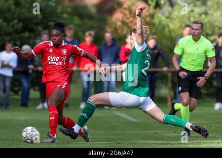 HAAKSBERGEN, PAYS-BAS - JUILLET 6 : Godfried Roemeratoe du FC Twente lors du match Club friendly entre HSC '21 et FC Twente au Sportpark Groot Scholtenhagen le 6 juillet 2021 à Haaksbergen, pays-Bas (photo de Marcel ter Pals/Orange Pictures) Banque D'Images