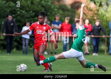 HAAKSBERGEN, PAYS-BAS - JUILLET 6 : Godfried Roemeratoe du FC Twente lors du match Club friendly entre HSC '21 et FC Twente au Sportpark Groot Scholtenhagen le 6 juillet 2021 à Haaksbergen, pays-Bas (photo de Marcel ter Pals/Orange Pictures) Banque D'Images