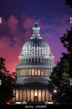 Feux d'artifice du 4 juillet au Capitole des États-Unis à DC Banque D'Images