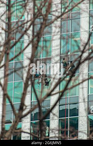 2 lave-glaces dans le centre-ville de Seattle, Washington. Banque D'Images