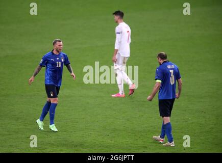 Federico Bernardeschi (à gauche), en Italie, célèbre sa pénalité lors du match de demi-finale de l'UEFA Euro 2020 au stade Wembley, à Londres. Date de la photo: Mardi 6 juillet 2021. Banque D'Images