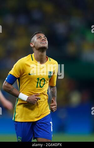Neymar Jr, superstar brésilienne du football au stade Maracana. L'équipe nationale avance à la dernière médaille d'or aux Jeux Olympiques de Rio 2016 Banque D'Images