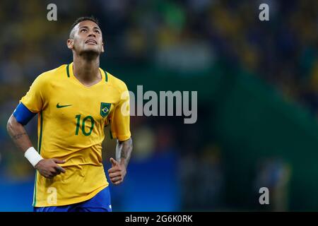 Neymar Jr, superstar brésilienne du football au stade Maracana. L'équipe nationale avance à la dernière médaille d'or aux Jeux Olympiques de Rio 2016 Banque D'Images