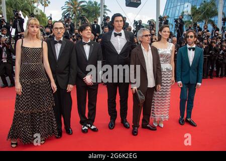 Cannes, France. 06e juillet 2021. Angele, Simon Helberg, Marion Cotillard, directrice Leos Carax, pilote Adam, Russell Mael et Ron Mael assistent à la projection et à la cérémonie d'ouverture 'Annette' lors du 74e Festival annuel de Cannes le 06 juillet 2021 à Cannes, en France. Photo: Franck Boham/imageSPACE crédit: MediaPunch Inc/Alay Live News Banque D'Images