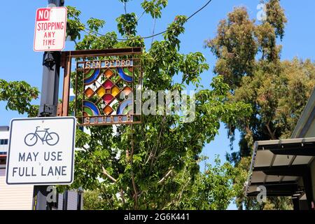 Panneau de rue en vitraux pour San Pedro Square dans le centre-ville de San Jose, Californie ; une destination populaire de restaurants et de divertissements dans la Silicon Valley. Banque D'Images