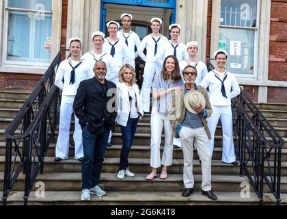 Londres, Royaume-Uni. 06e juillet 2021. Robert Lindsay, Felicity Kendal, Sutton Foster et Gary Wilmot assistent à une séance photo avant que tout ne s'ouvre au Barbican Theatre de Londres. Crédit : SOPA Images Limited/Alamy Live News Banque D'Images