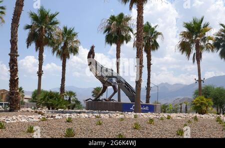 La Quinta, Californie, États-Unis 24 juin 2021 UNE vue générale de l'atmosphère de Roadrunner Art Sculpture avec la Quinta Sign où Kardashians ont des maisons le 24 juin 2021 à la Quinta, Californie, États-Unis. Photo par Barry King/Alay stock photo Banque D'Images