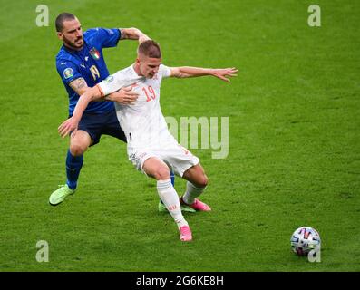 07 juillet 2021 - Italie / Espagne - UEFA Euro 2020 semi-finale - Wembley - Londres Leonardo Bonucci s'attaque à Dani Olmo crédit photo : © Mark pain / Alamy Live News Banque D'Images