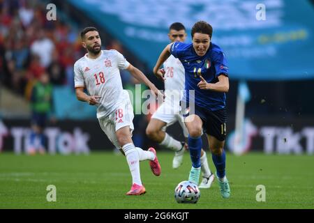 Londres, Angleterre. 06/07/2021, Jordi Alba (Espagne)Federico Chiesa (Italie)Pedri Gonzalez Lopez (Espagne) pendant le match des demi-finales de l'UEFA 'Championnat d'Europe 2020 entre l'Italie 5-3 Espagne au stade Wembley le 06 juillet 2021 à Londres, en Angleterre. Credit: Maurizio Borsari/AFLO/Alay Live News Banque D'Images