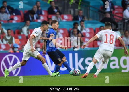 Londres, Angleterre. 06/07/2021, Sergio Busquets (Espagne)Nicolo Barella (Italie)Jordi Alba (Espagne) lors du match des demi-finales du Championnat d'Europe 2020 de l'UEFA entre l'Italie 5-3 Espagne au stade Wembley le 06 juillet 2021 à Londres, en Angleterre. Credit: Maurizio Borsari/AFLO/Alay Live News Banque D'Images