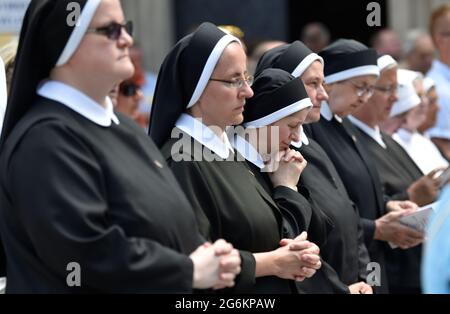 Velehrad, République tchèque. 05e juillet 2021. Une messe de pèlerinage à quelques jours des gens de bonne volonté, les célébrations de Saint Cyril et de Methodius, à Velehrad, en République tchèque, le 5 juillet 2021. Crédit: Dalibor Gluck/CTK photo/Alamy Live News Banque D'Images