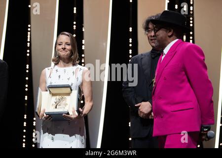 Jodie Foster pose sur scène après avoir reçu un prix Palme d'Or Life Achievement lors de la cérémonie d'ouverture de la 74e édition du Festival de Cannes, France. Photo de David Niviere/ABACAPRESS.COM Banque D'Images