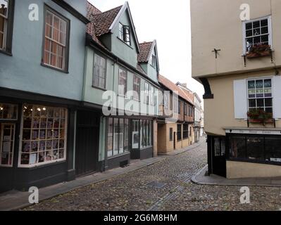 Vieux bâtiments pittoresques en demi-bois et ruelles pavées à Elm Hill Norwich, Banque D'Images