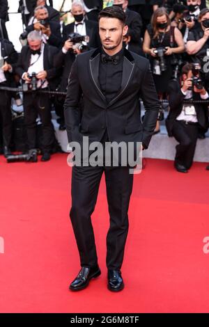 CANNES - 06 JUILLET : Baptiste Giabici arrive à la première de ' ANNETTE ' lors du Festival de Cannes 2021 le 06 juillet 2021 au Palais des Festivals de Cannes. (Photo de Lyvans Boolaky/ÙPtertainment/Sipa USA) Banque D'Images