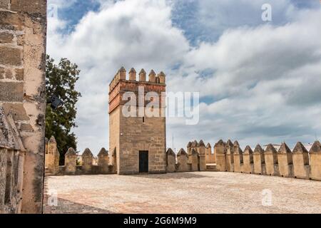 Cadix, Espagne - 15 juin 2021 : le château de San Marcos (Castillo de San Marcos) est une forteresse construite sur les fondations d'une mosquée construite autour Banque D'Images