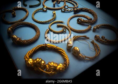 British Museum Photographie par Brian Harris 2021-07 The Snettisham Treasure, Ken Hill, Snettisham, Norfolk, Angleterre, TORCS. Le Grand Torc de Snettish Banque D'Images