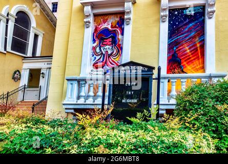 Feu de rue de style ancien devant l'entrée de la maison paroissiale de l'église Saint-Jean, Washington DC Banque D'Images