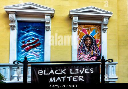 Feu de rue de style ancien devant l'entrée de la maison paroissiale de l'église Saint-Jean, Washington DC Banque D'Images