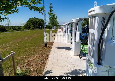 Gridserve Electric Highway, moto Rugby M6, Angleterre Banque D'Images