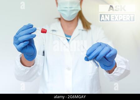 Texte d'écriture Demandez à un expert. Mot pour la confirmation qui ont lu comprendre et accepter les lignes directrices présentant et analysant des échantillons médicaux Banque D'Images