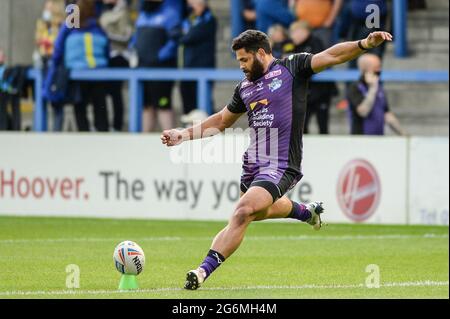 Warrington, Angleterre - 5 juillet 2021 -Rhyse Martin (12) de Leeds Rhinos s'entraîner au coup de pied pendant le twarm avant la Ligue de rugby Betfred Super League Warrington Wolves vs Leeds Rhinos au Halliwell Jones Stadium, Warrington, Royaume-Uni Dean Williams/Alay Live Banque D'Images