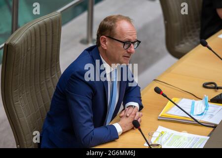 Ben Weyts, ministre flamand de l'éducation, de la protection des animaux et des sports, photographié lors d'une session plénière du Parlement flamand à Bruxelles, mercredi Banque D'Images