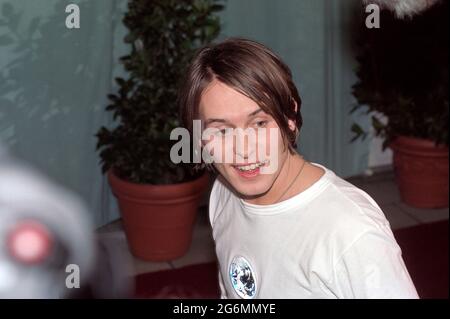 Rotterdam Holland 1997-06-11 , MTV Europe Music Awards 1997: Mark Owen parades sur le tapis rouge Banque D'Images