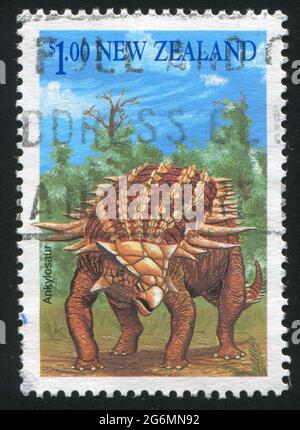 NOUVELLE-ZÉLANDE - VERS 1993: Timbre imprimé par la Nouvelle-Zélande, montre ankylosaur, vers 1993 Banque D'Images