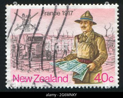 NOUVELLE-ZÉLANDE - VERS 1984: Timbre imprimé par la Nouvelle-Zélande, montre la guerre de France, vers 1984 Banque D'Images