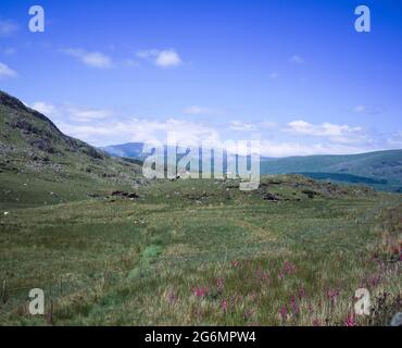 Montagnes du nord du pays de Galles vues depuis le sommet du col de Crimée ou de Bwlch y Gorddinan Blaenau Ffestinog Snowdonia du nord du pays de Galles Grande-Bretagne Banque D'Images