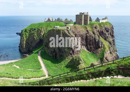 Ruines du château Dunnottar du XIIIe siècle, près de Stonehaven, Aberdeenshire, Écosse, Royaume-Uni Banque D'Images