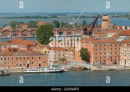 L'Arsenal vénitien (italien : Arsenale di Venezia) est un complexe d'anciens chantiers navals et armateurs regroupés dans la ville de Venise au nord Banque D'Images